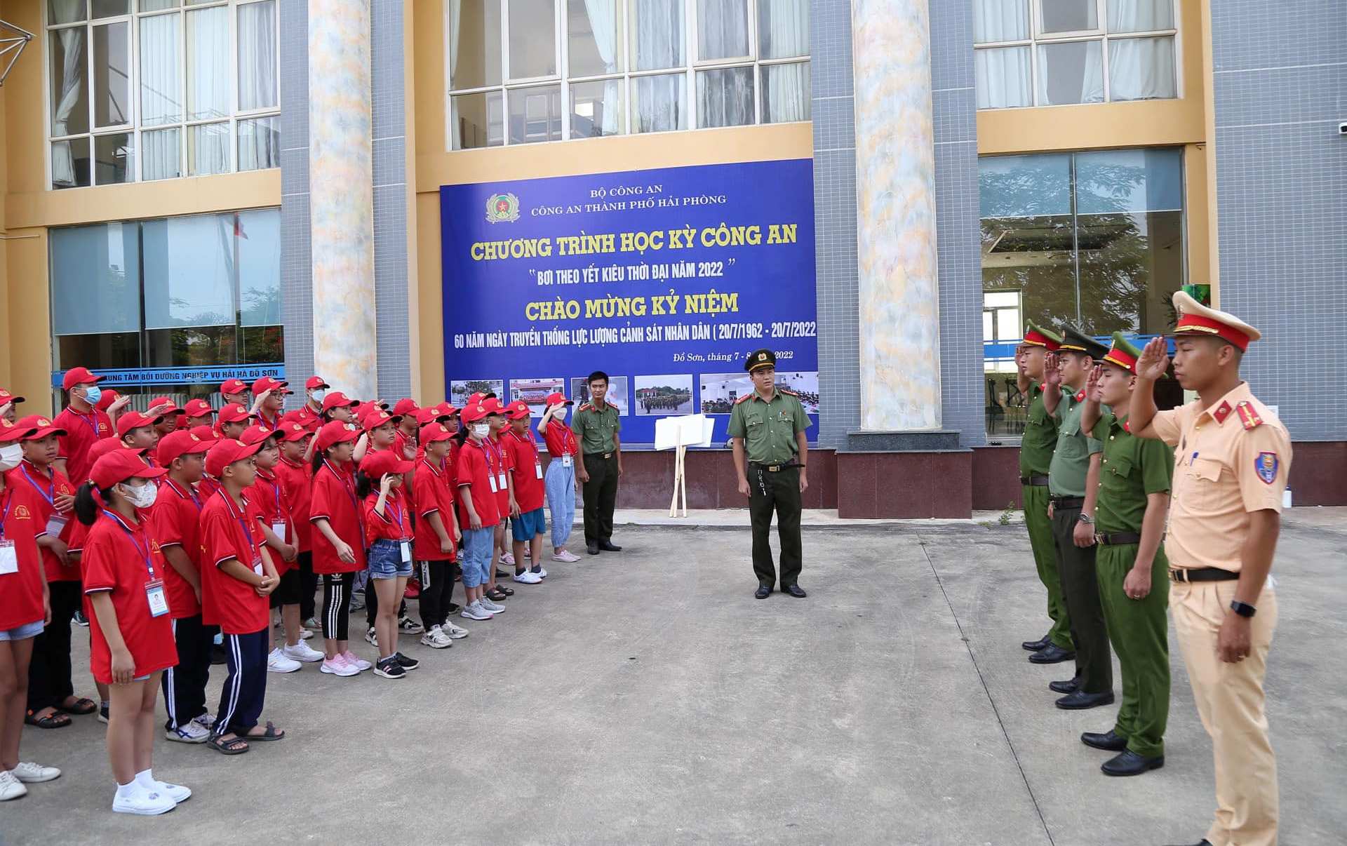 Tổ chức học kỳ Công an - 
